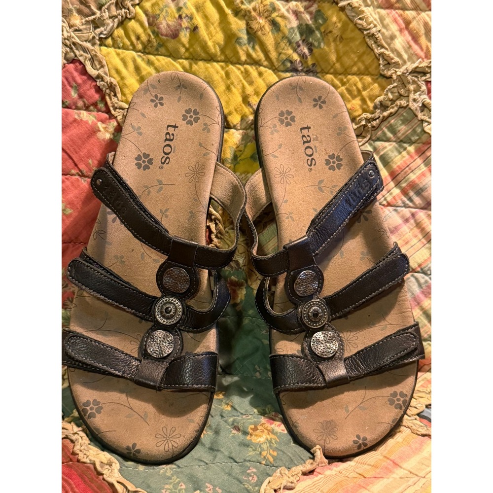 Taos Prize 3 Black Leather Medallion Sandals & Naot Bronze Leather Slides Bundle